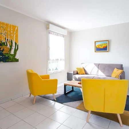 Les Palmiers Furnished Flat *