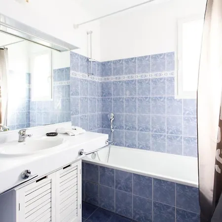 Les Palmiers Furnished Flat *